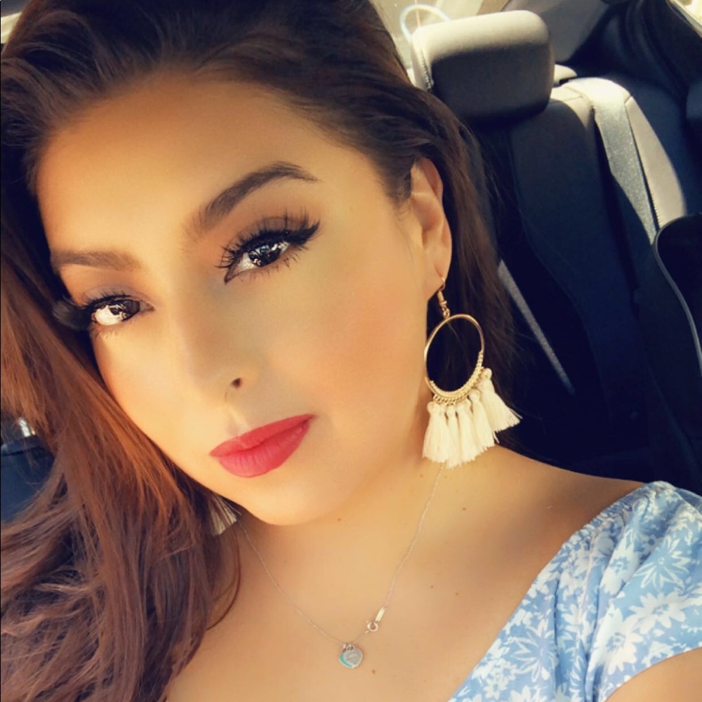 Meet your Posher, Gabriela